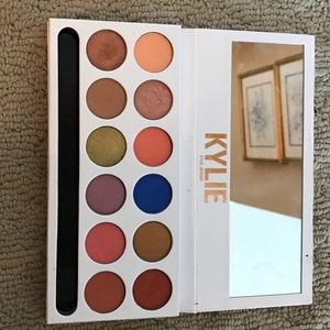 Kylie cosmetics royal peach palette